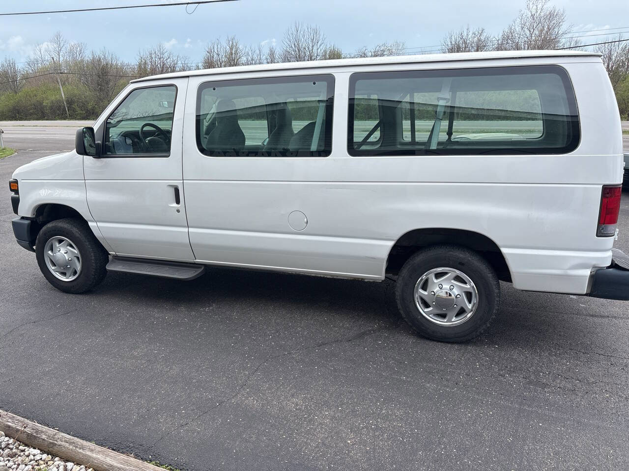 Used 2011 Ford E-150 and Econoline 150 Wagon w/ PWR Windows & Locks Group RWD image 6