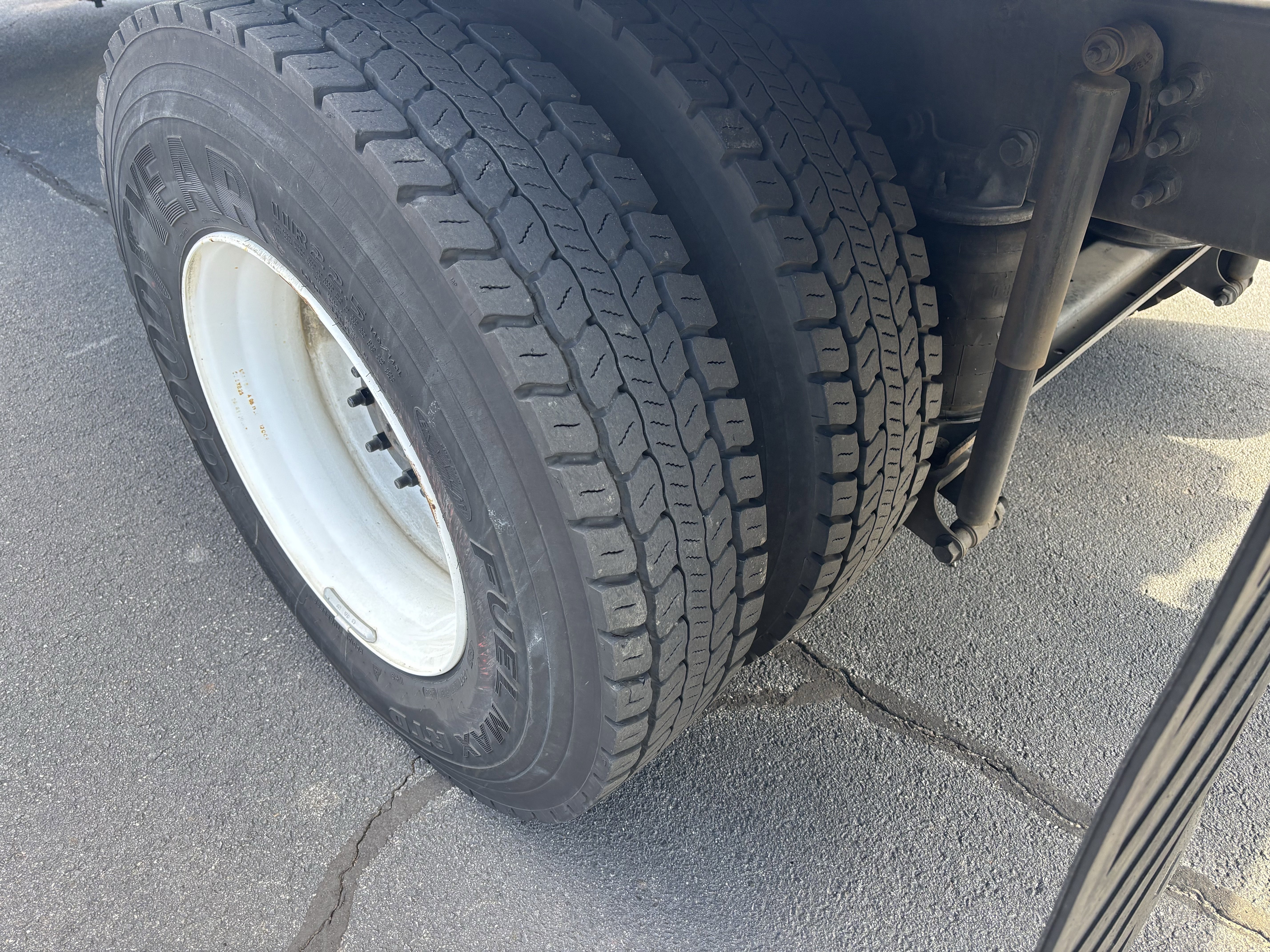 Used 2021 Ford F750 2WD Regular Cab Super Duty image 8