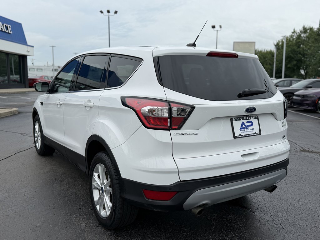 Used 2017 Ford Escape SE FWD image 4