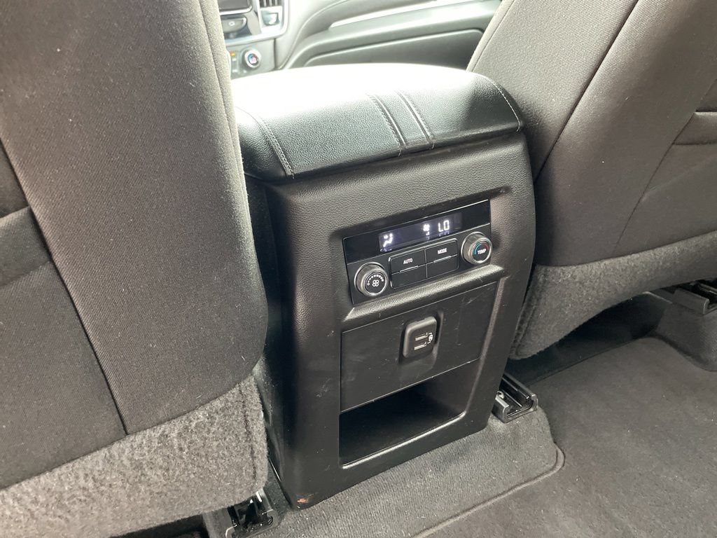 Used 2022 Chevrolet Traverse LT FWD image 37