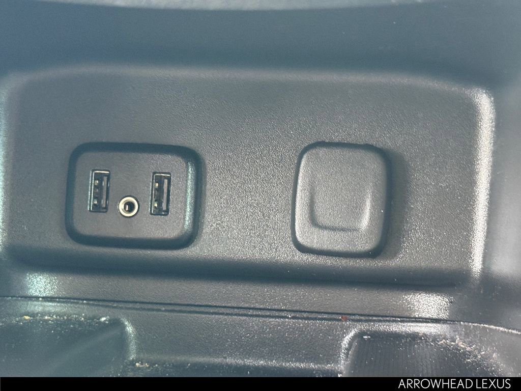 Used 2018 Chevrolet Equinox Premier FWD image 23