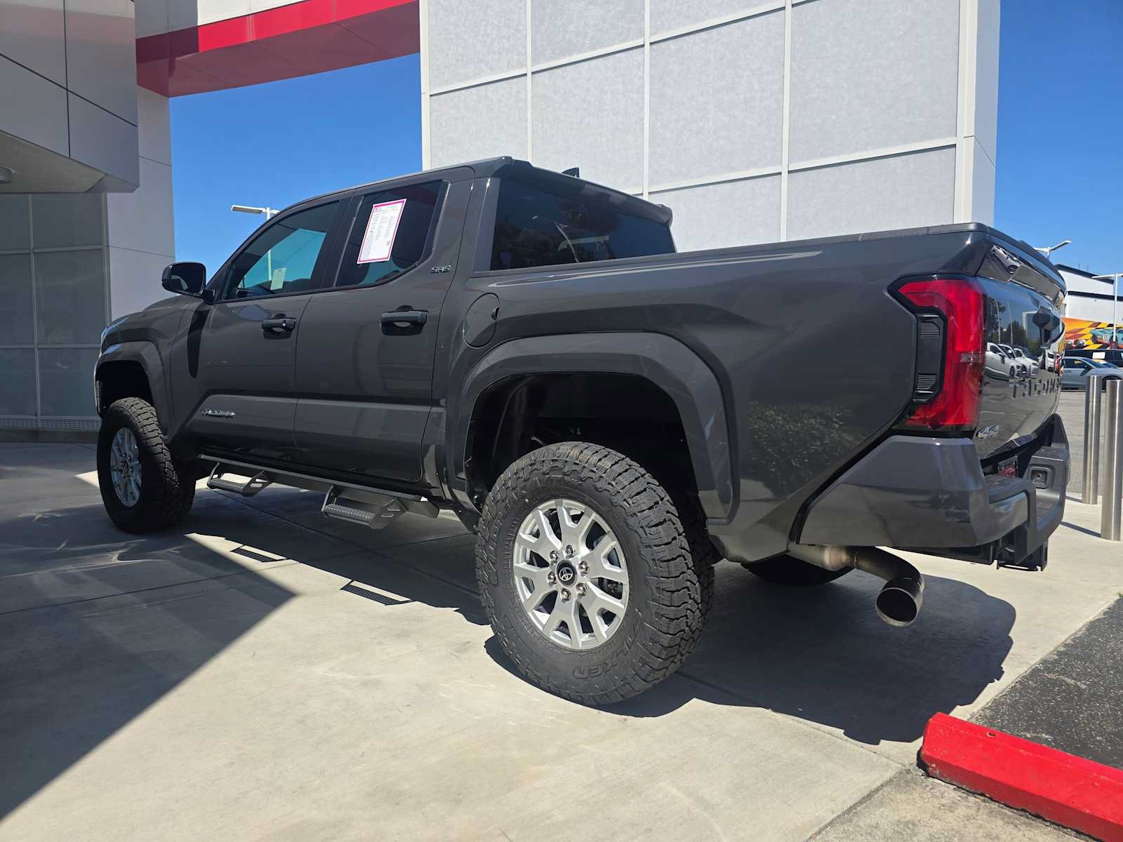 Used 2025 Toyota Tacoma SR5 AWD/4WD image 7