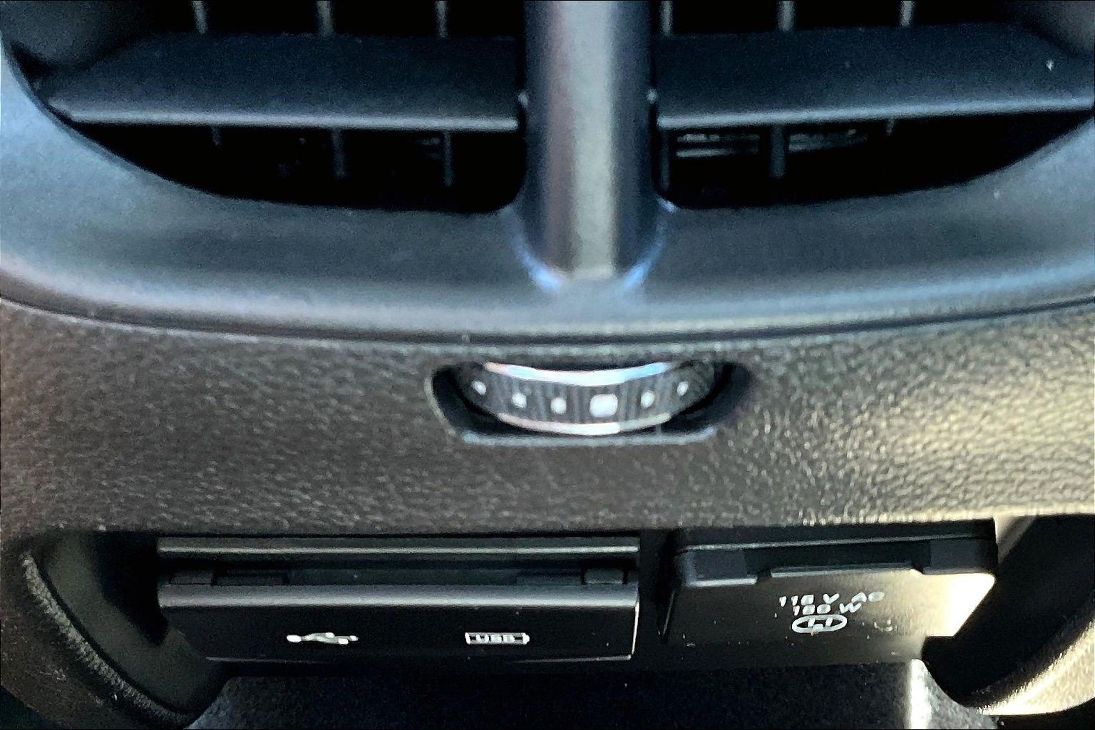 Used 2019 Jeep Cherokee Latitude Plus FWD image 32