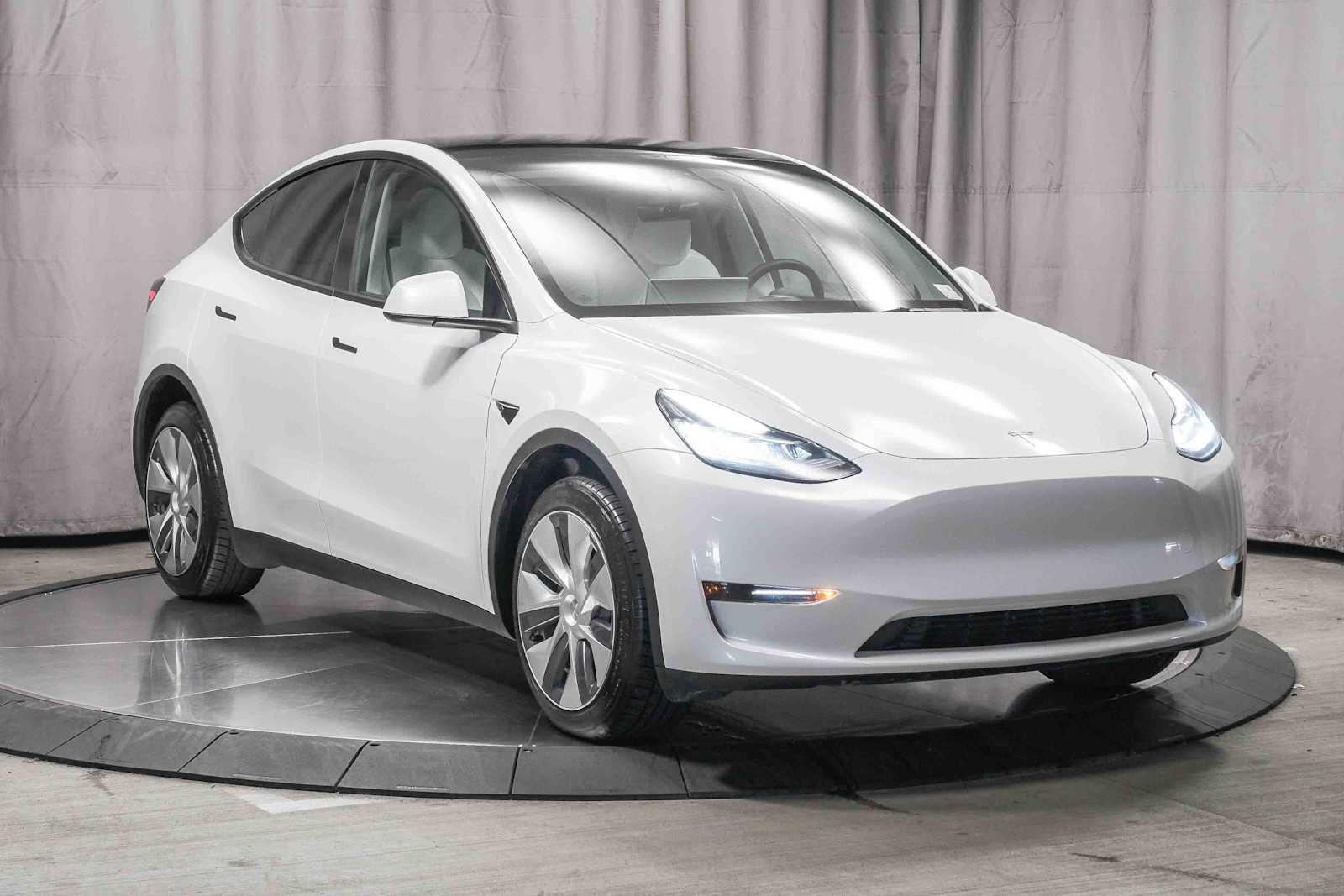 Used 2023 Tesla Model Y AWD image 5