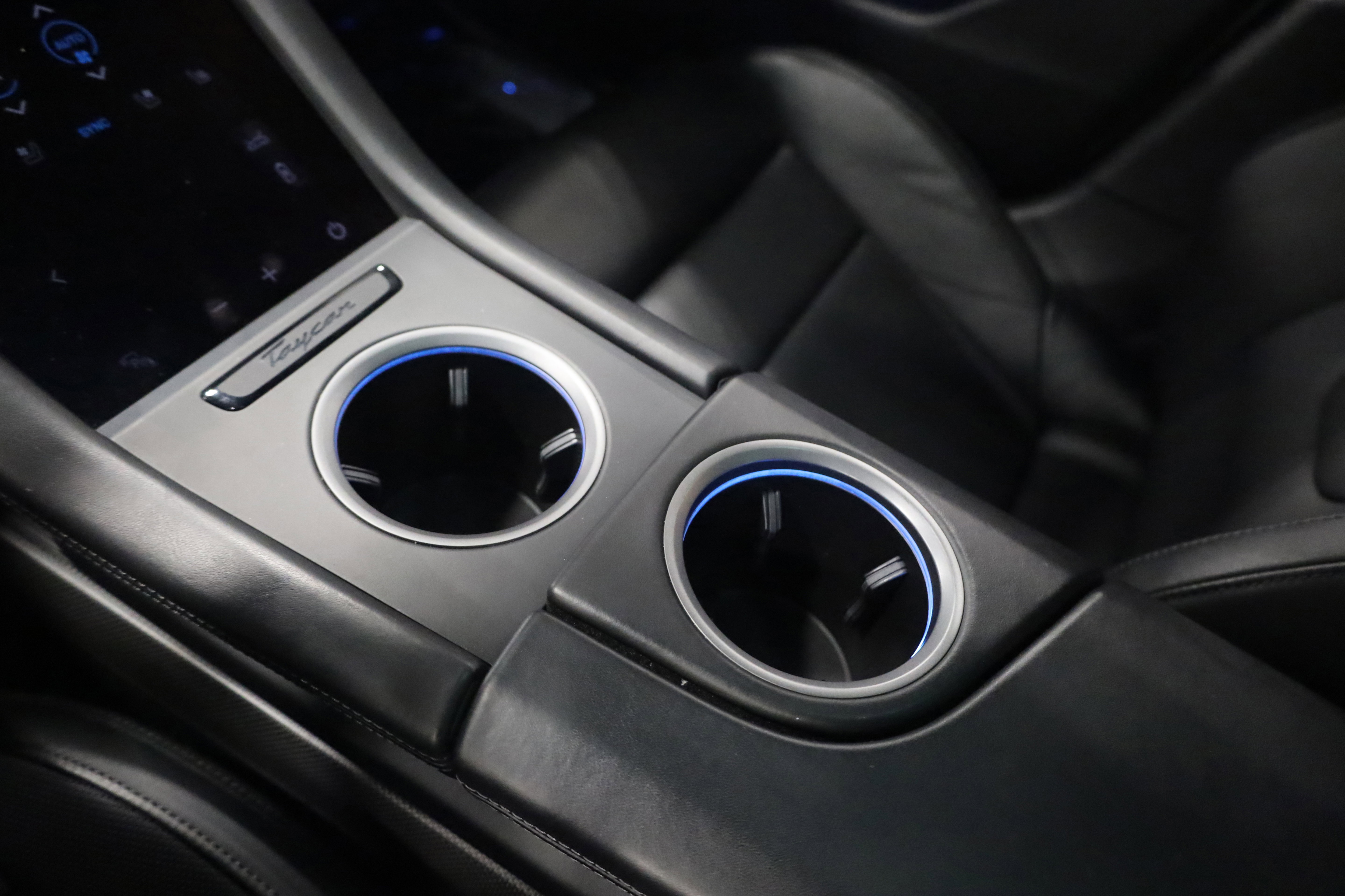 Used 2020 Porsche Taycan Turbo S image 31