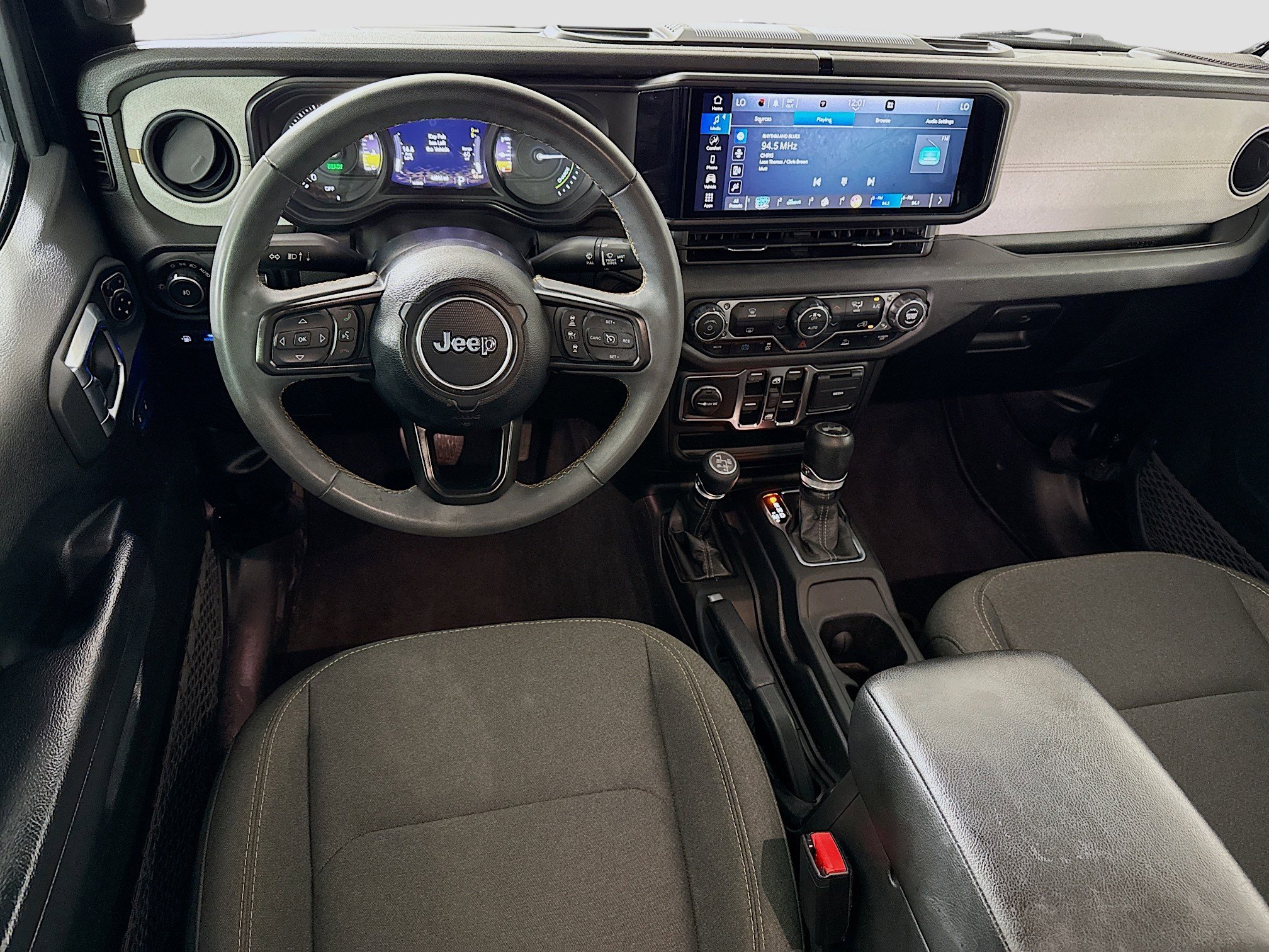 Used 2024 Jeep Wrangler Unlimited AWD/4WD image 17