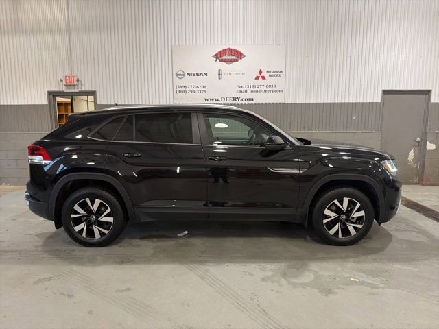 Used 2023 Volkswagen Atlas Cross Sport SE image 2
