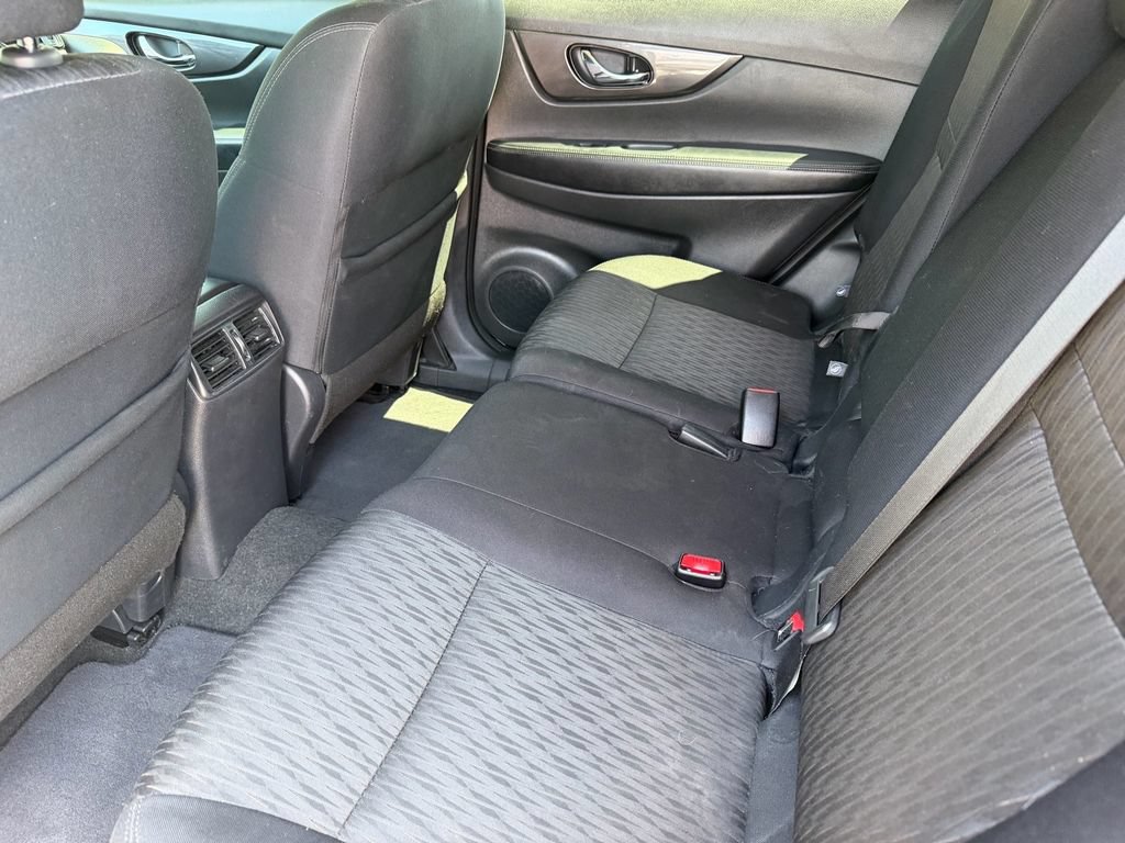 Used 2019 Nissan Rogue SV AWD/4WD image 16