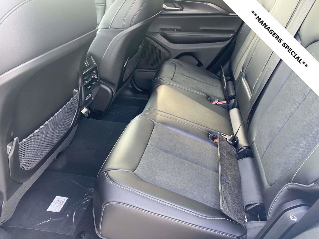 New 2025 Jeep Grand Cherokee Altitude image 39