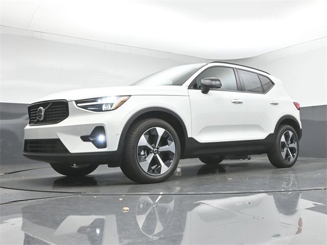 New 2026 Volvo XC40 B5 Plus w/ Protection Package Premier image 39