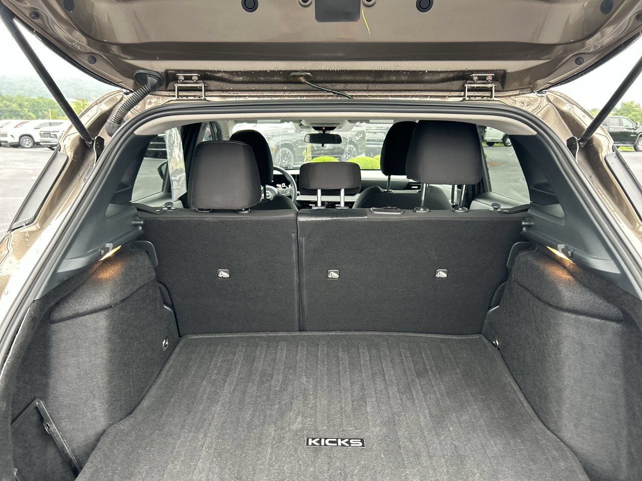 Used 2025 Nissan Kicks SV w/ Charging Package AWD/4WD image 18