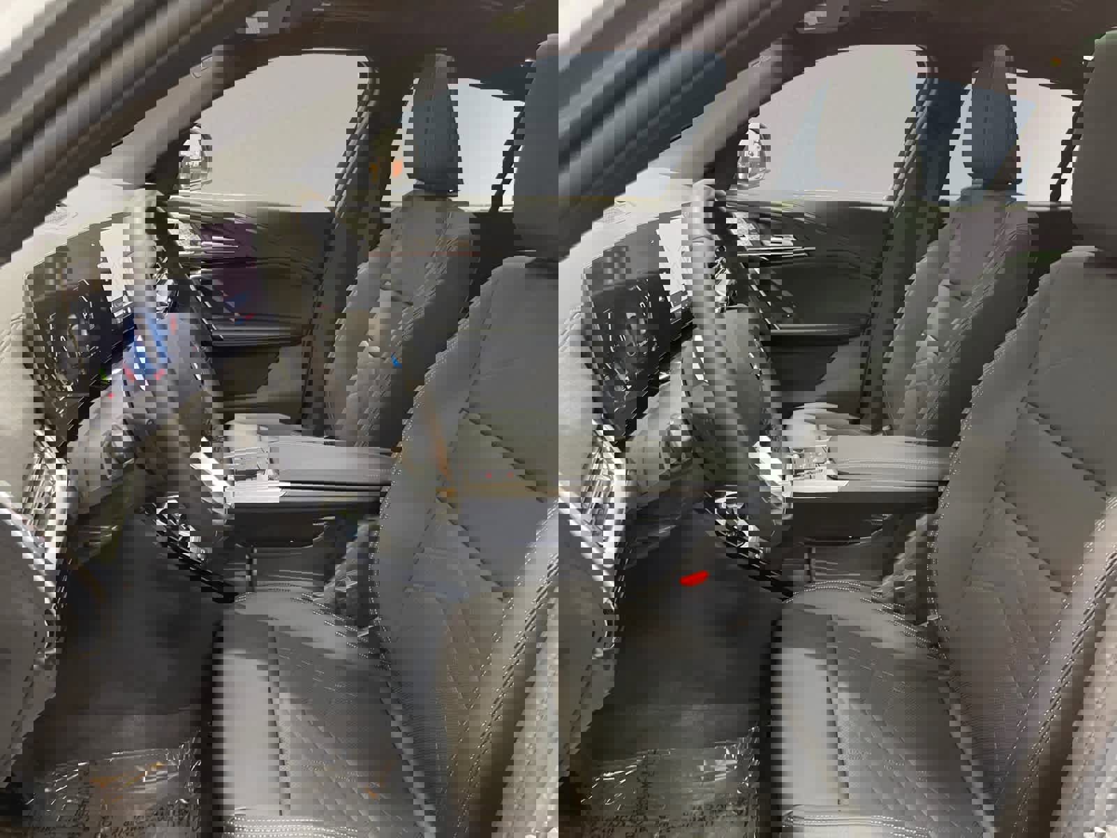 Used 2025 BMW X2 xDrive28i w/ Premium Package image 16