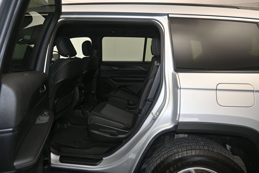 Used 2024 Jeep Grand Cherokee L Laredo RWD image 21