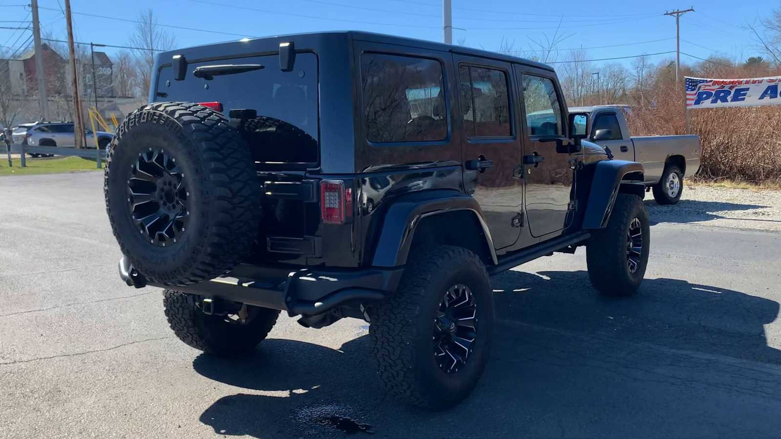 Used 2017 Jeep Wrangler Unlimited Sahara image 8