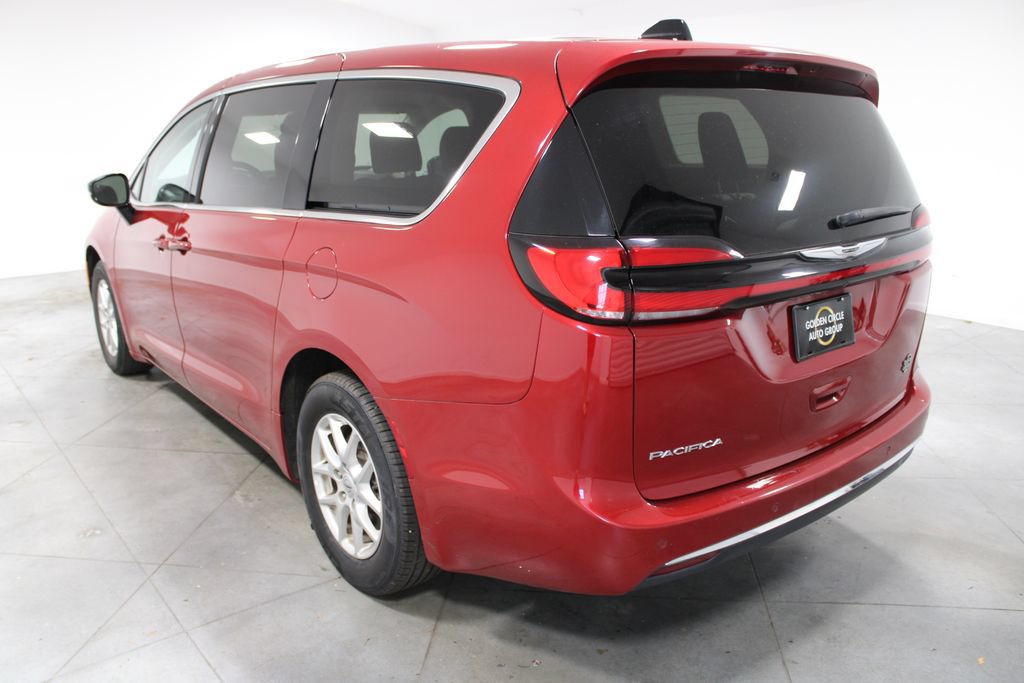 Used 2024 Chrysler Pacifica Touring-L FWD image 7