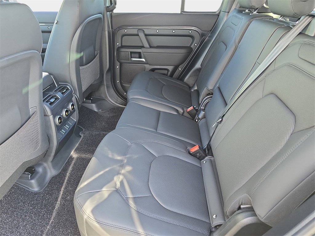 New 2026 Land Rover Defender 130 X-Dynamic SE image 15