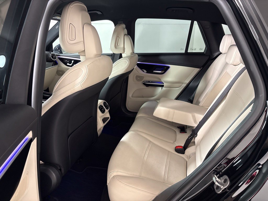 Used 2025 Mercedes-Benz GLC 300 image 25