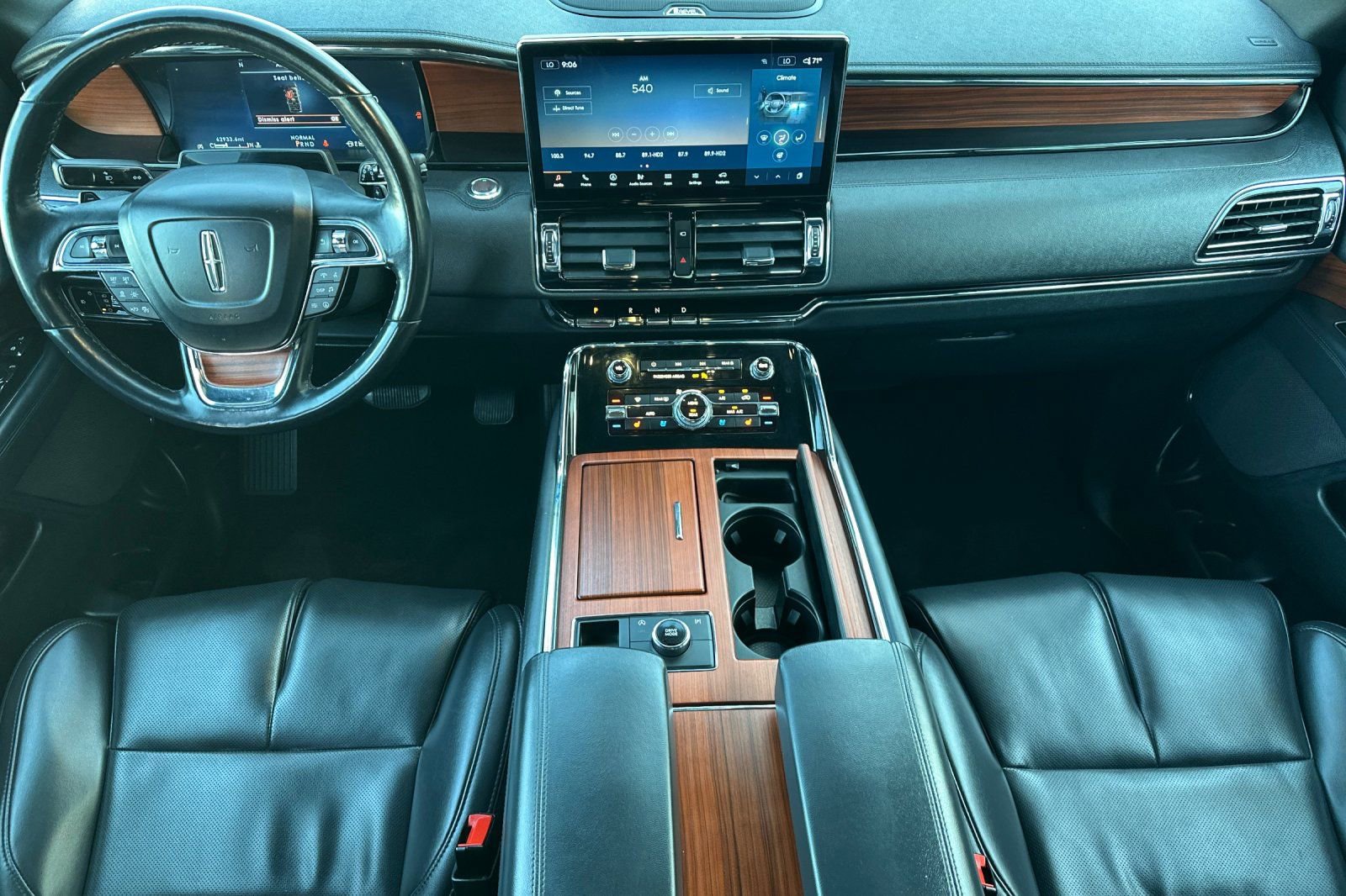 Used 2024 Lincoln Navigator Premiere image 12