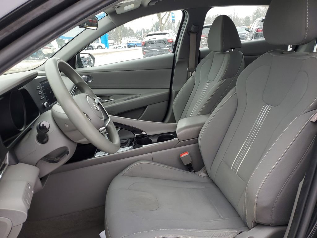 Used 2022 Hyundai Elantra Blue image 5