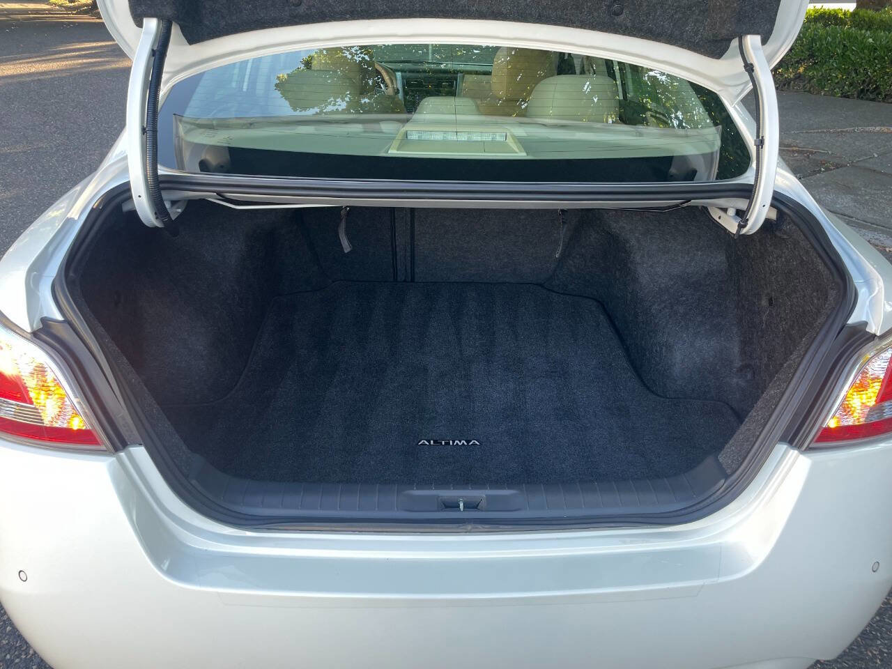 Used 2015 Nissan Altima 3.5 SL image 25
