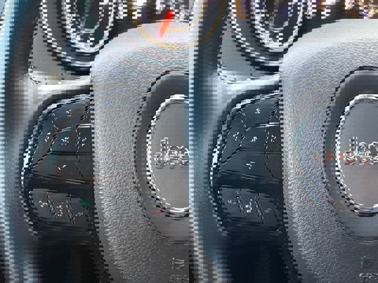 Used 2021 Jeep Cherokee Latitude Plus image 17