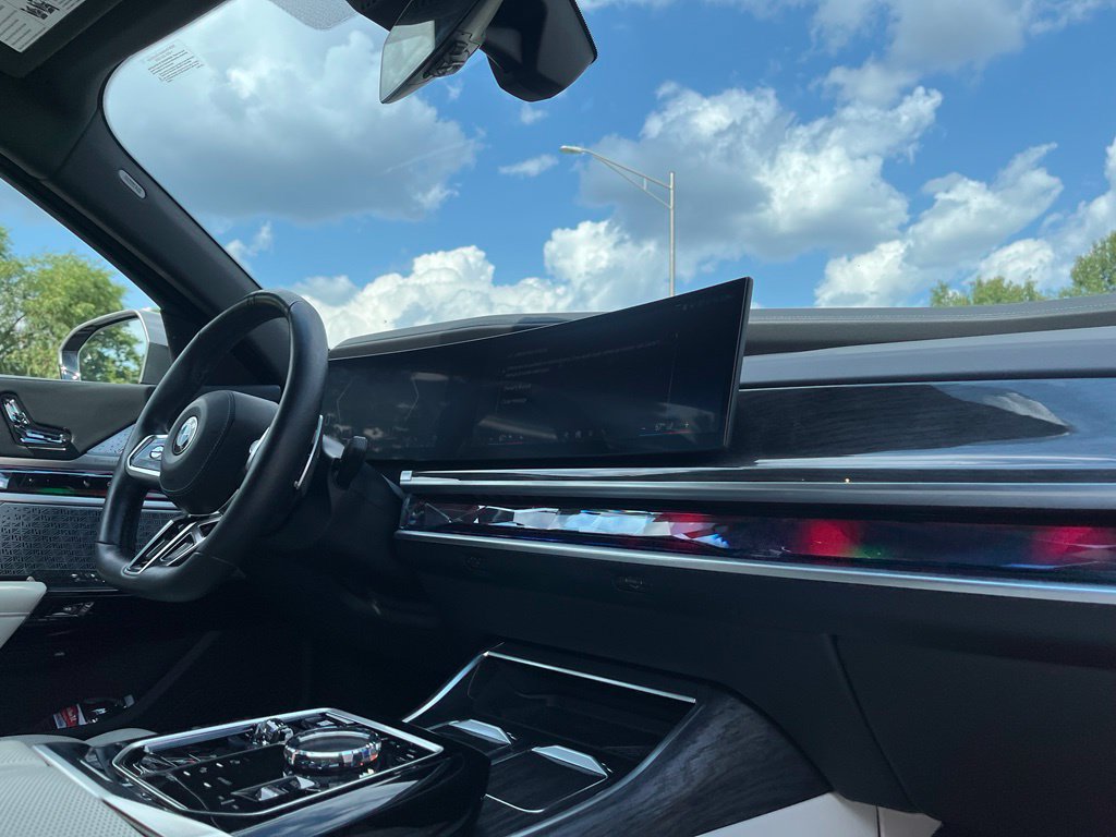 Used 2024 BMW 760i xDrive AWD/4WD image 33