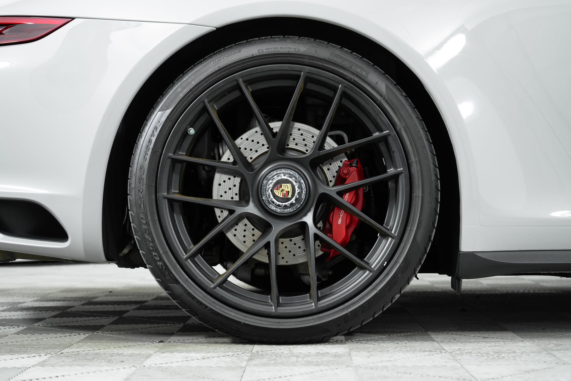 Used 2018 Porsche 911 Targa 4 GTS image 36