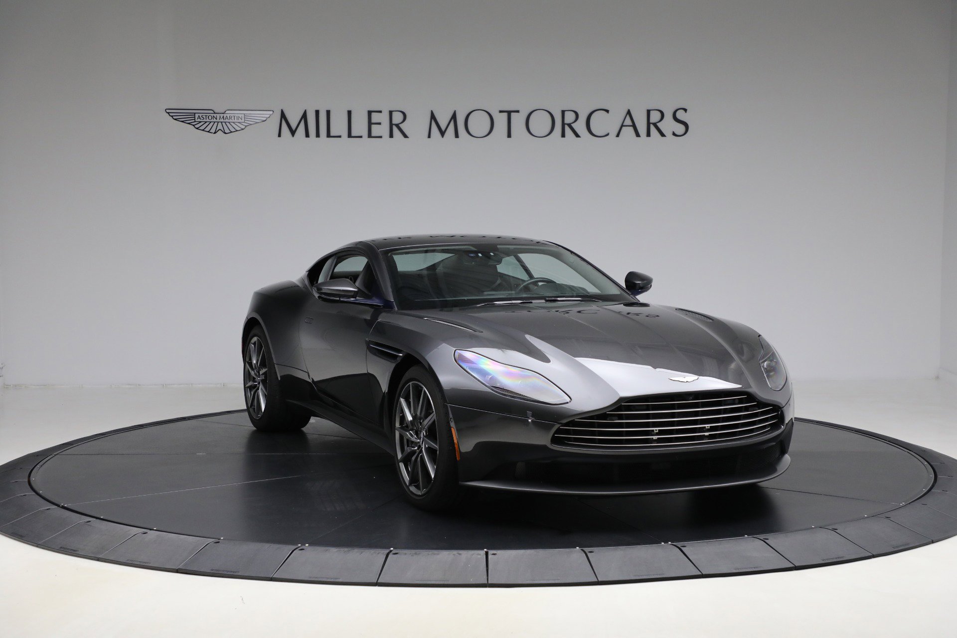 Used 2019 Aston Martin DB11 V8 image 11