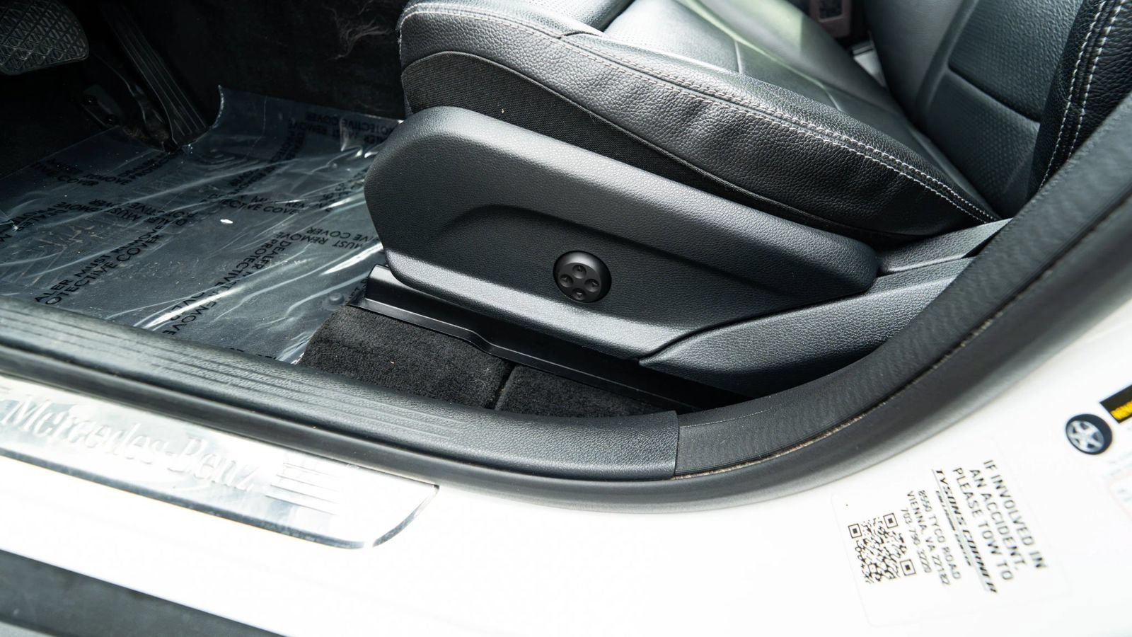 Used 2019 Mercedes-Benz GLC 300 4MATIC w/ Premium Package image 35
