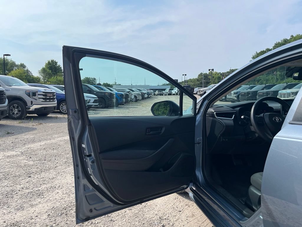 Used 2022 Toyota Corolla LE w/ LE Convenience Package FWD image 14