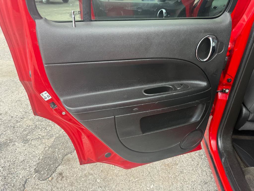 Used 2011 Chevrolet HHR LT FWD image 27