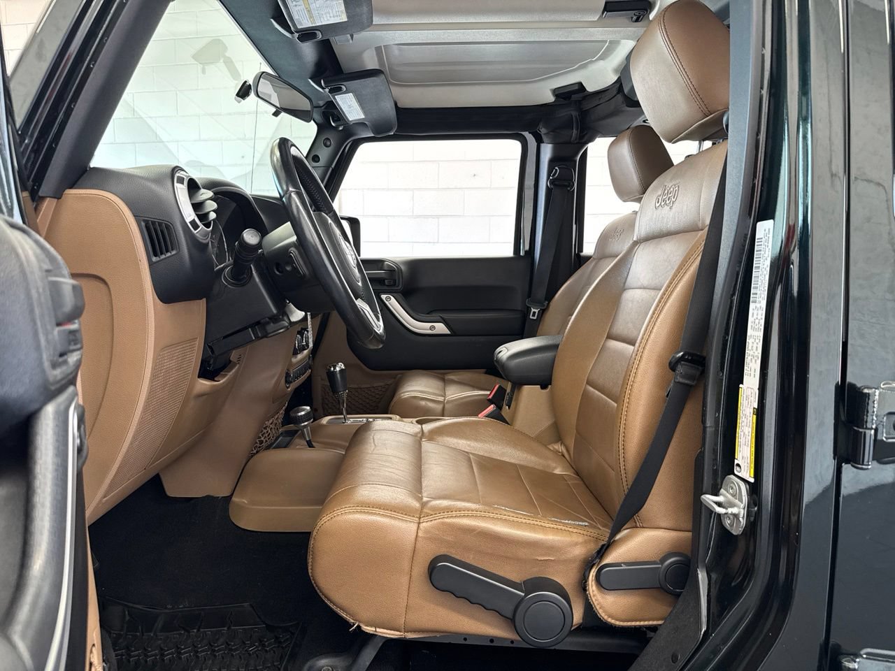 Used 2012 Jeep Wrangler Unlimited Sahara w/ Connectivity Group AWD/4WD image 14