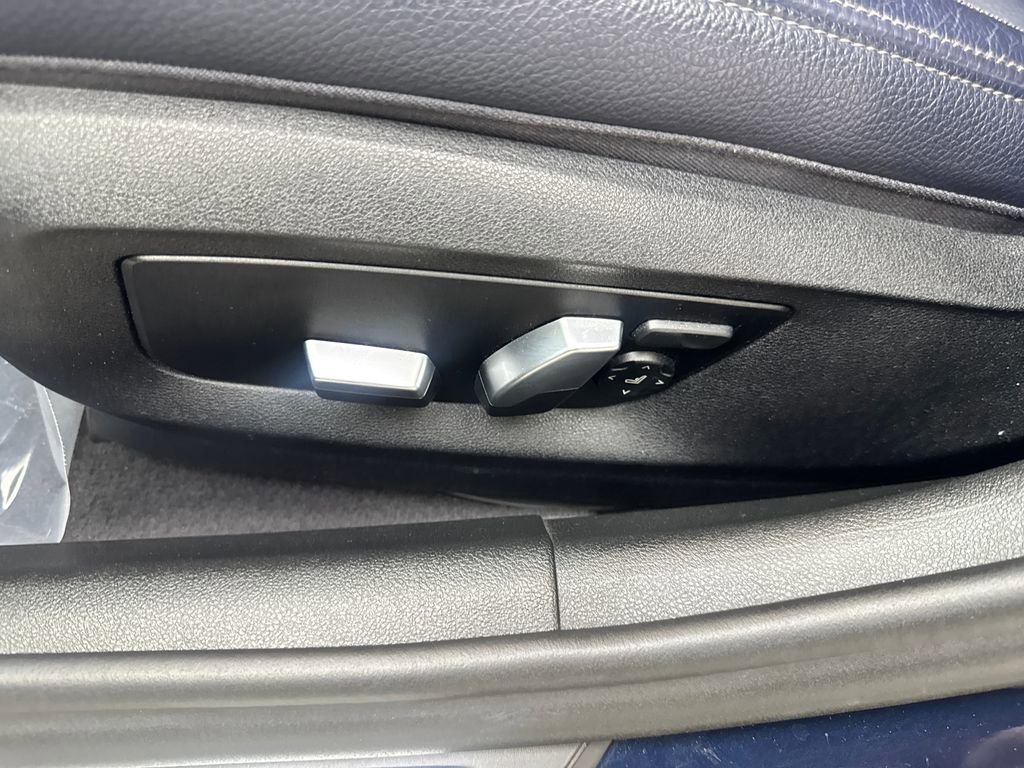Used 2019 BMW 540i w/ Premium Package RWD image 30