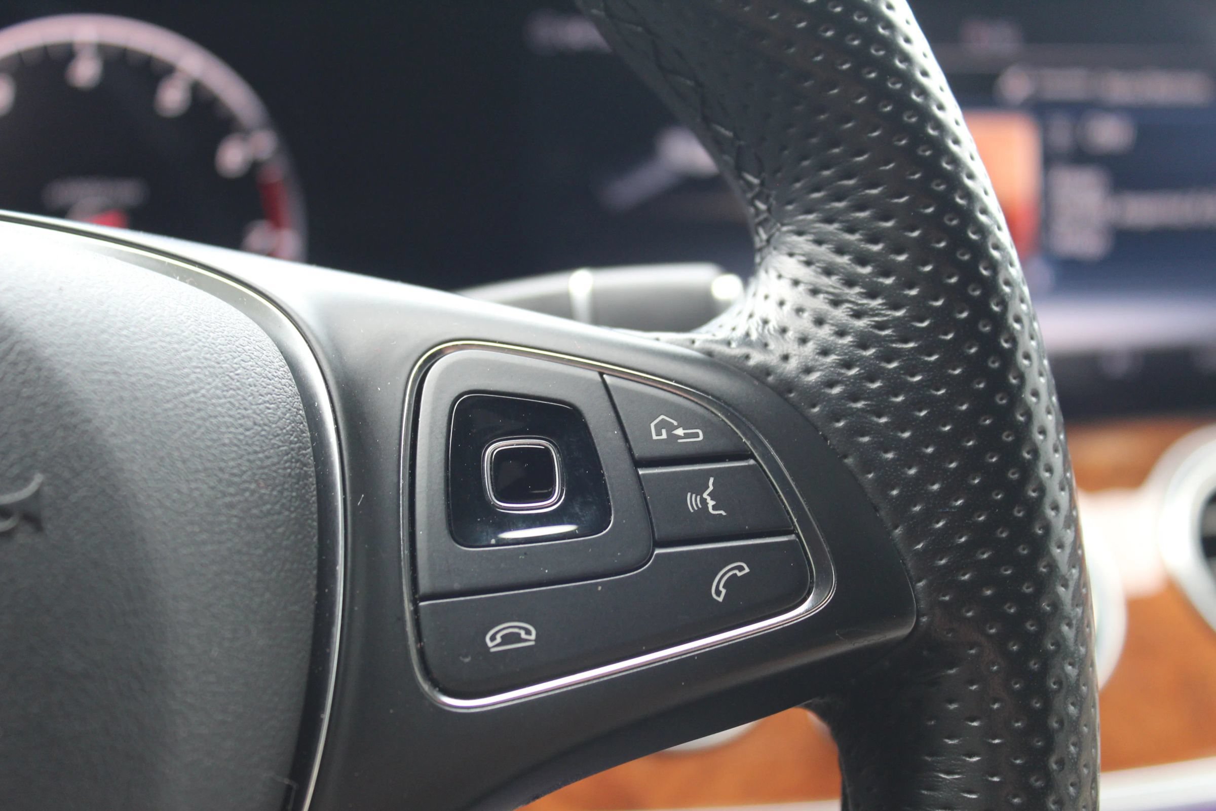 Used 2018 Mercedes-Benz E 400 4MATIC Sedan image 29