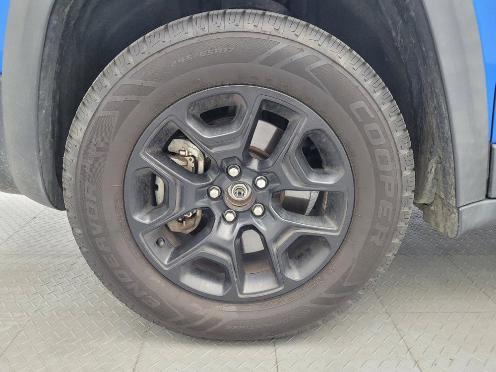 Used 2019 Jeep Cherokee Trailhawk AWD/4WD image 31