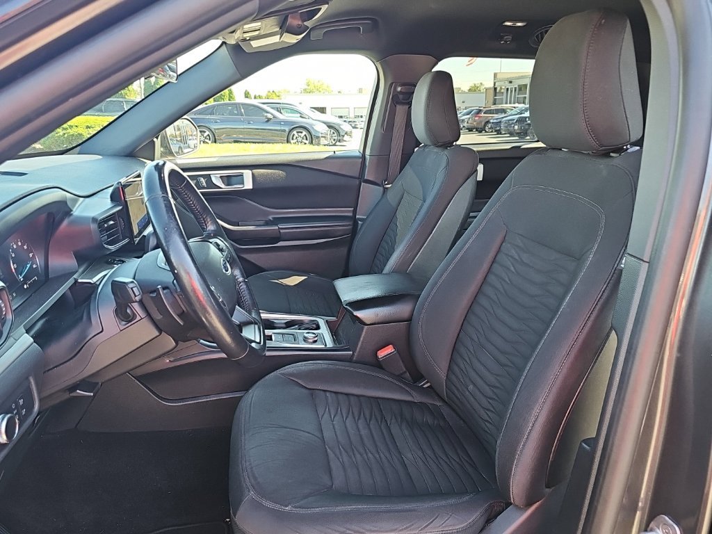 Used 2020 Ford Explorer XLT AWD/4WD image 3