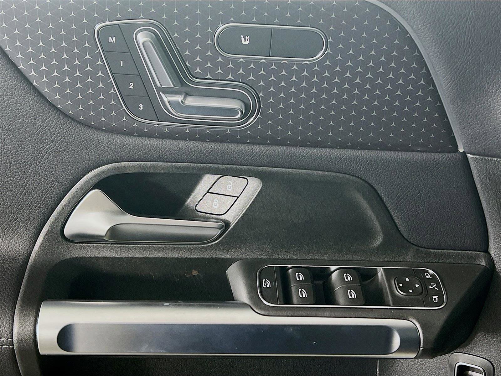 New 2026 Mercedes-Benz GLB 250 4MATIC image 19