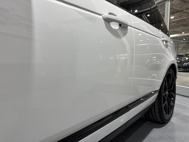 Used 2018 Land Rover Range Rover image 21