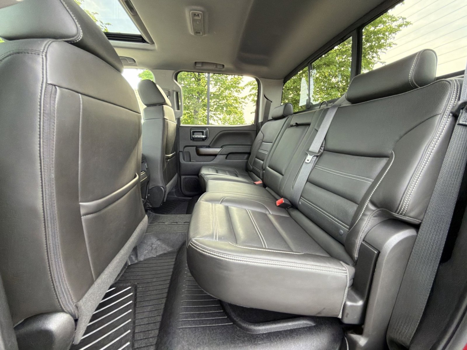 Used 2018 GMC Sierra 2500 Denali w/ Duramax Plus Package AWD/4WD image 32