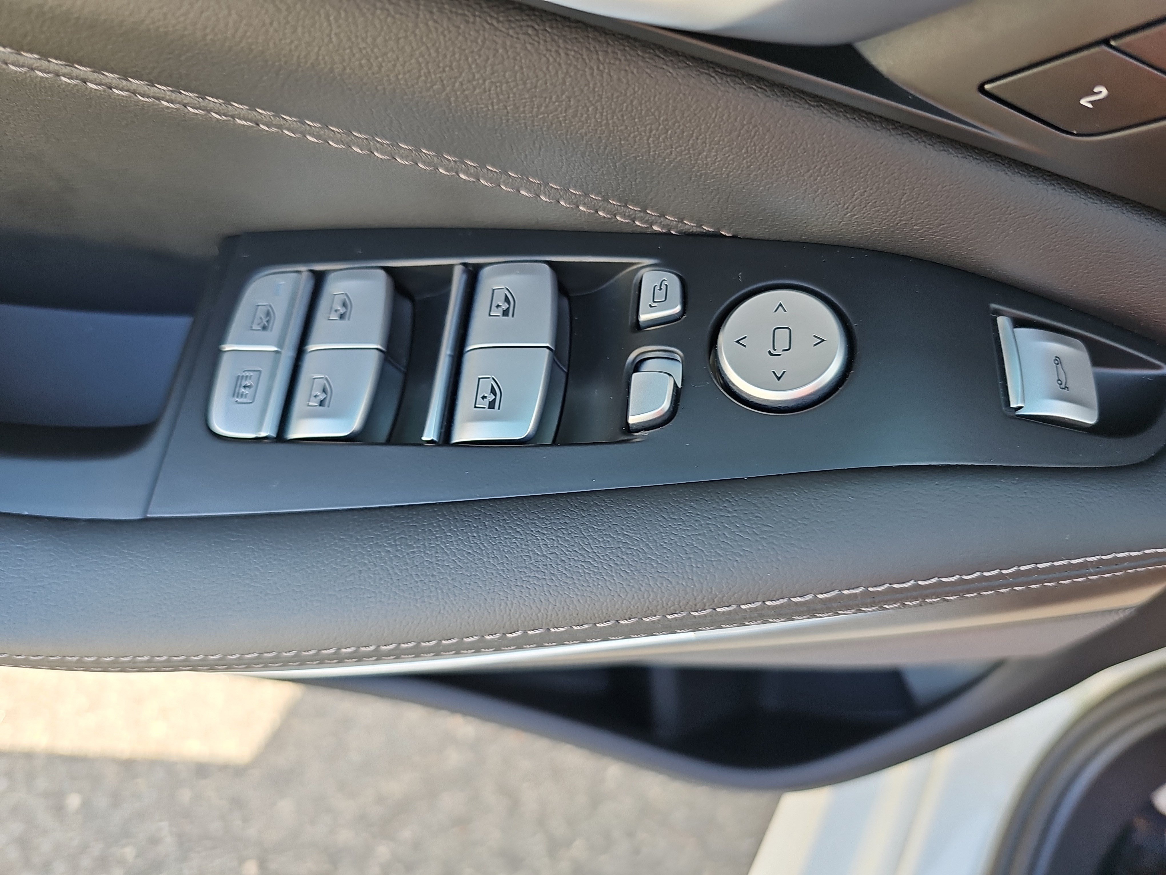 Certified 2025 BMW X7 M60i w/ Executive Package AWD/4WD image 30