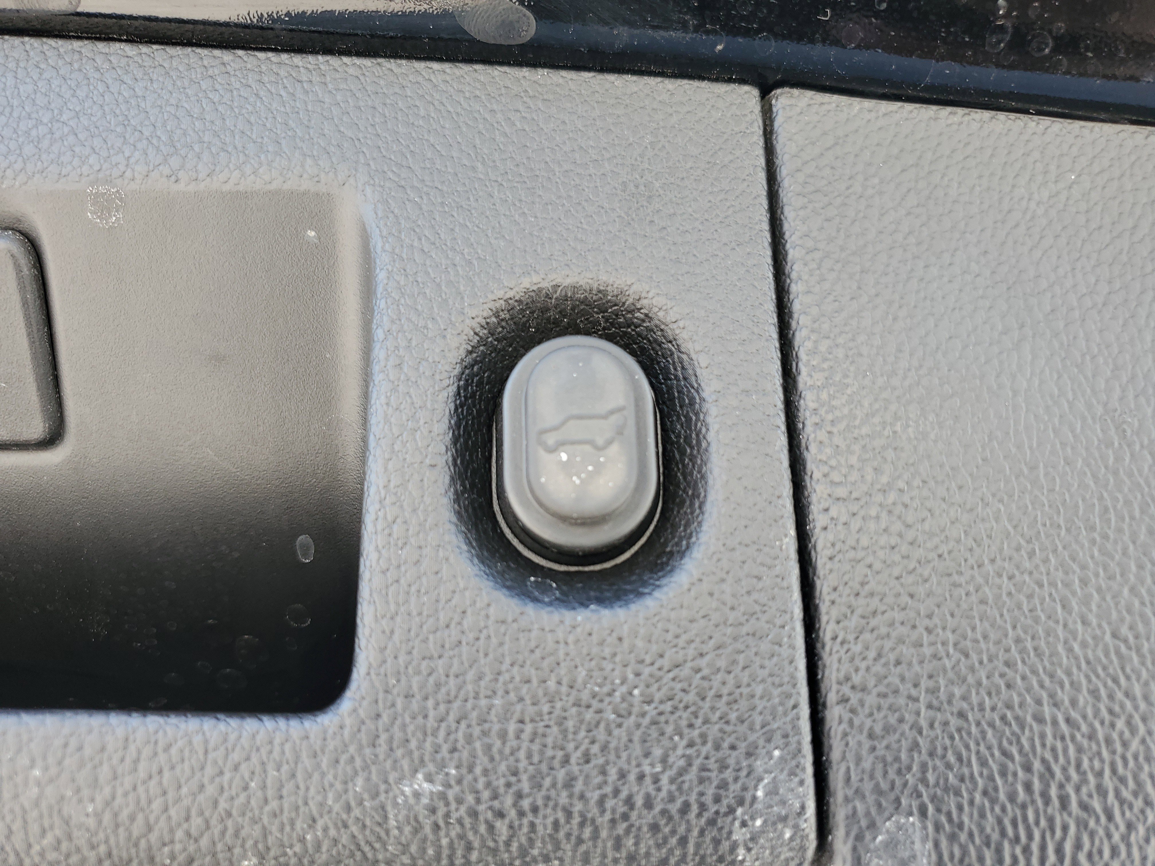 Used 2020 Chevrolet Suburban Premier w/ Max Trailering Package image 9