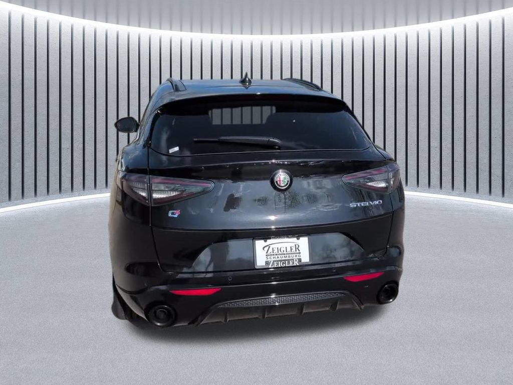 Used 2025 Alfa Romeo Stelvio Sprint AWD/4WD image 11