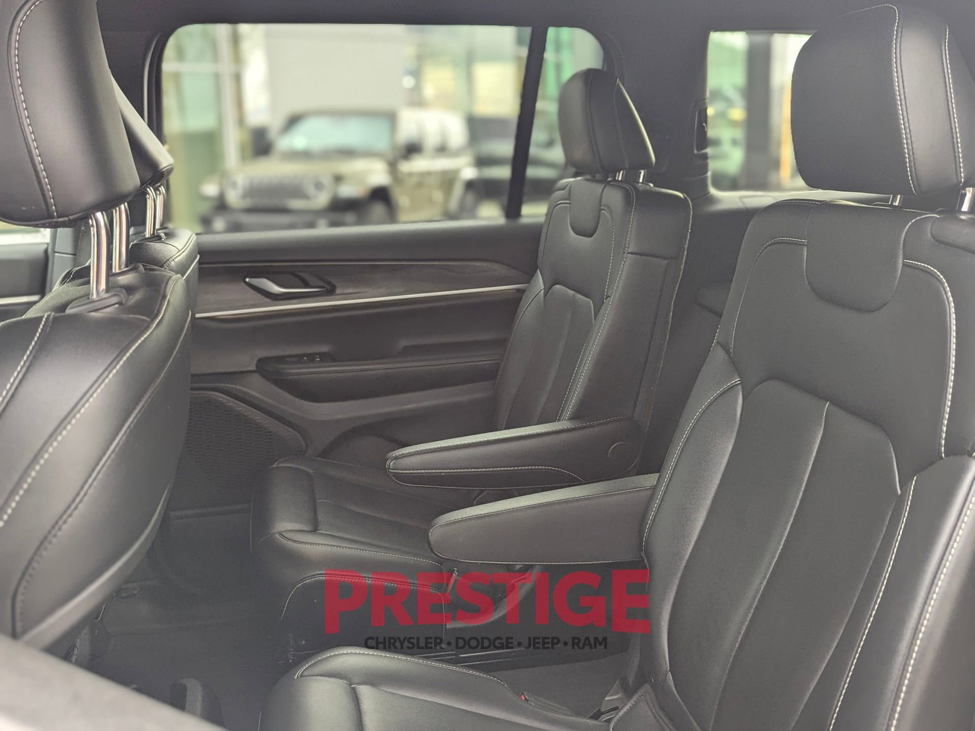 Used 2024 Jeep Grand Cherokee L Limited AWD/4WD image 30