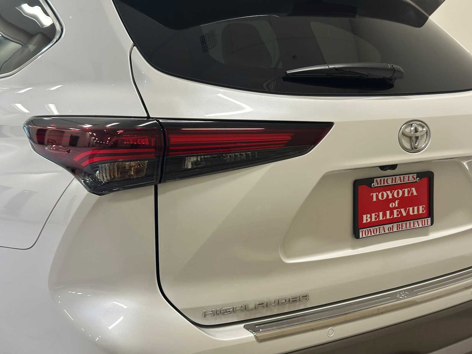 Certified 2025 Toyota Highlander Platinum image 7