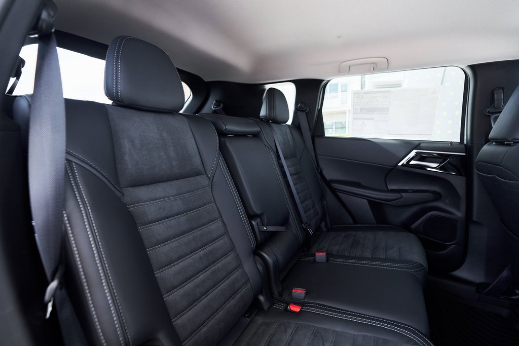 New 2025 Mitsubishi Outlander SE image 27