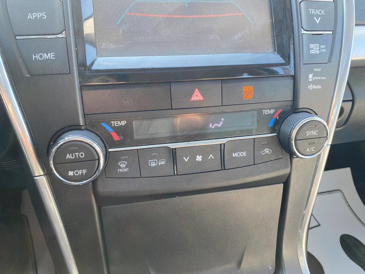 Used 2015 Toyota Camry XSE image 18