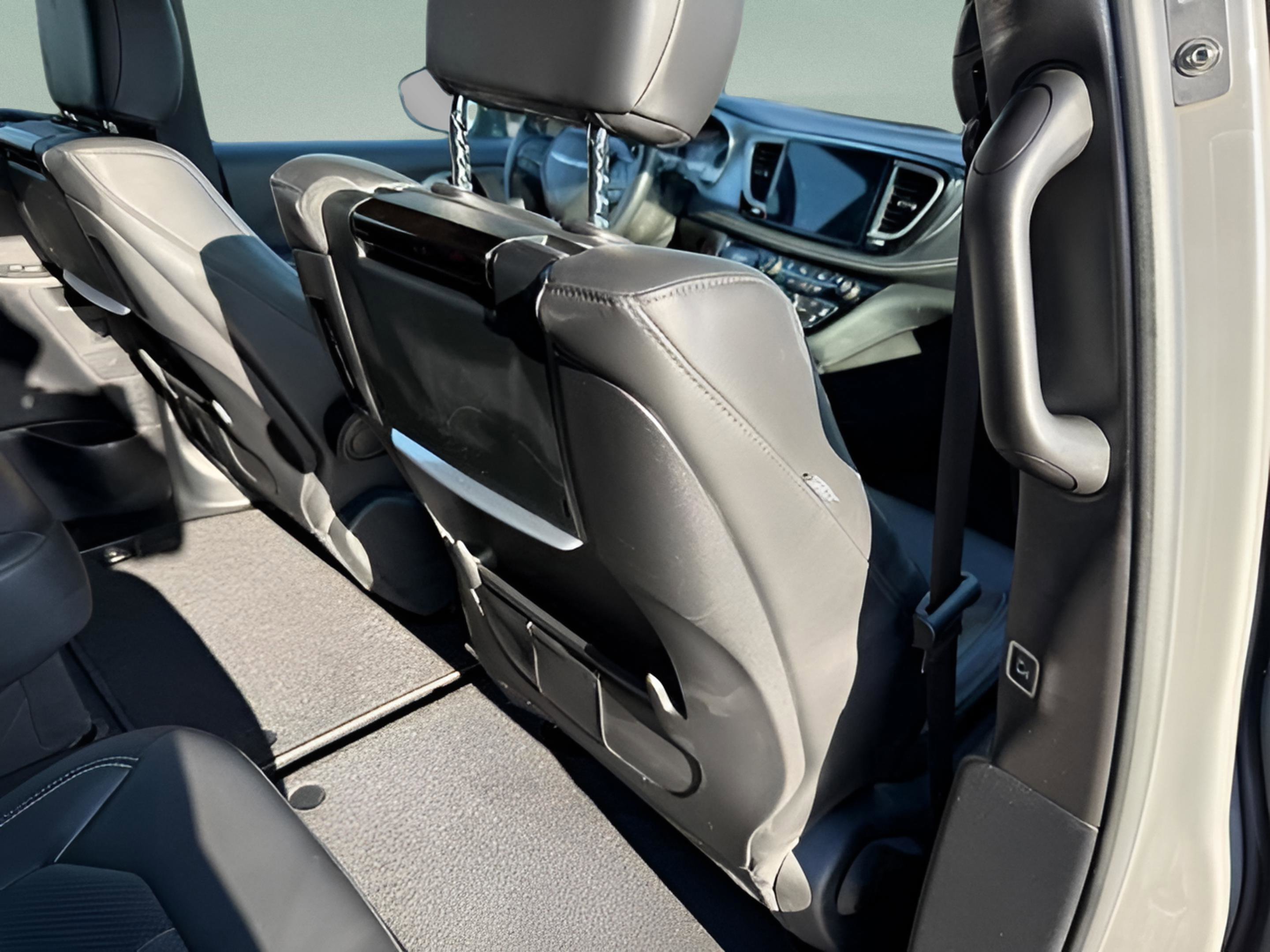 Certified 2021 Chrysler Pacifica Touring-L w/ Uconnect Theater Family Group image 11