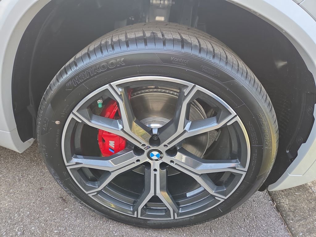 New 2026 BMW X5 xDrive40i w/ Executive Package image 2