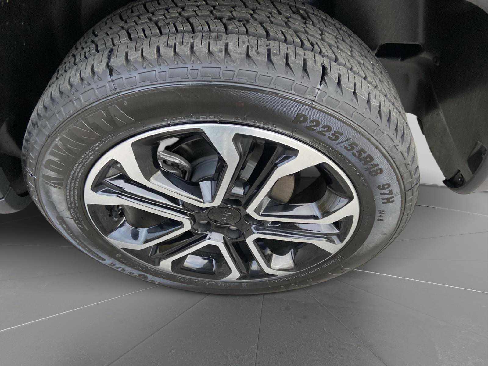 Used 2023 Jeep Compass Limited AWD/4WD image 10