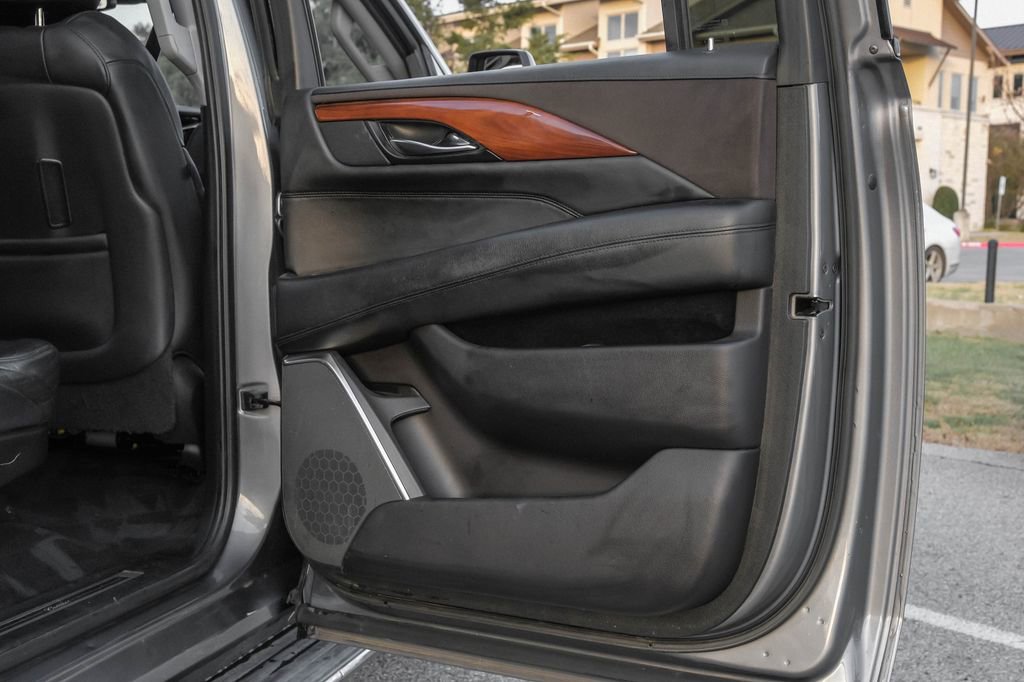 Used 2020 Cadillac Escalade ESV Luxury w/ Escalade Sport Edition image 52